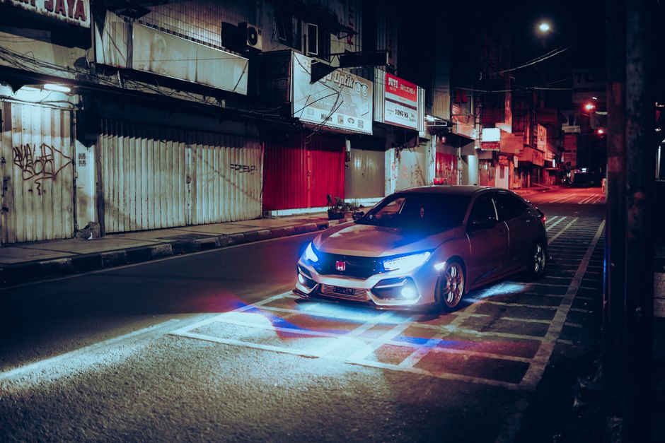 Honda Civic in city traffic